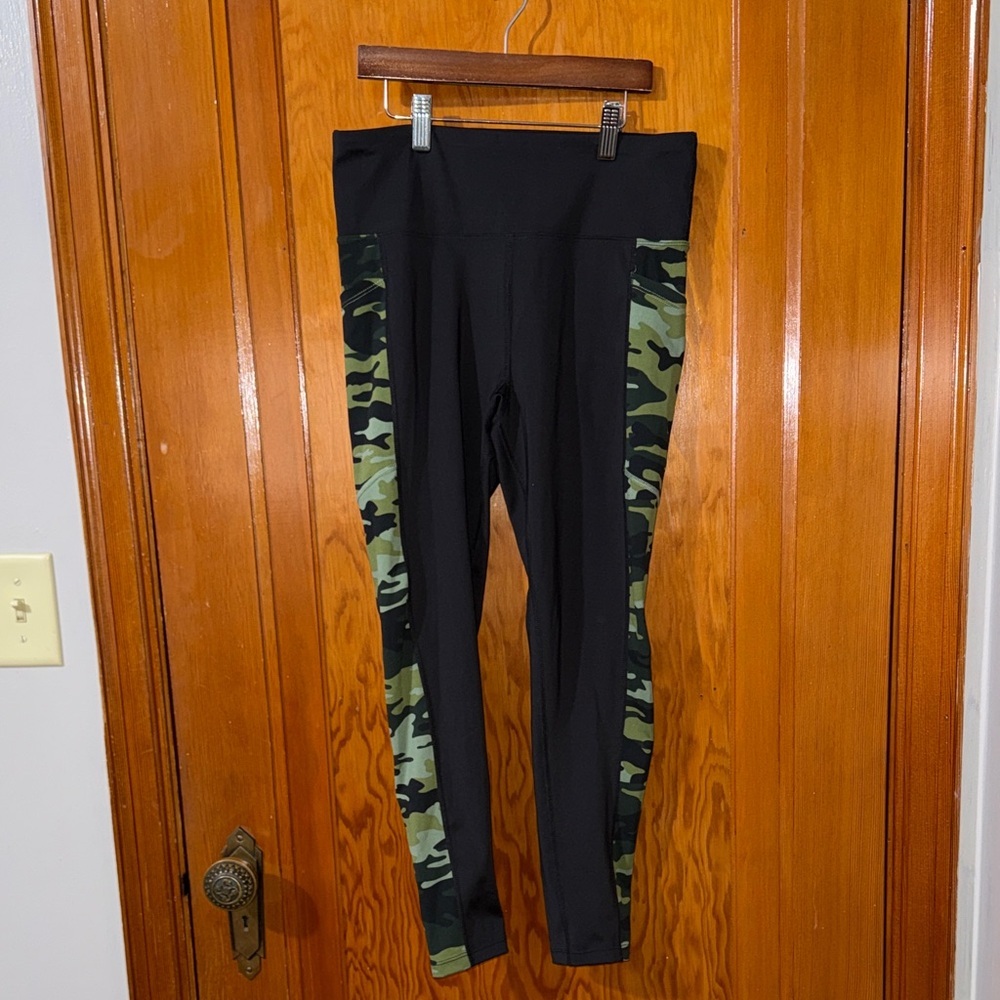 LuLaRoe Black and camouflage leggings  SZ M